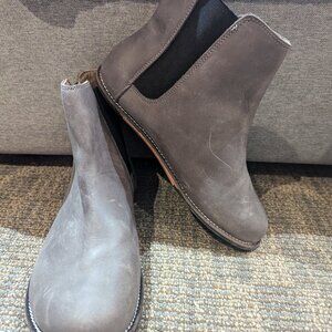 Lisbeth Joe Grey Chelsea Boots
